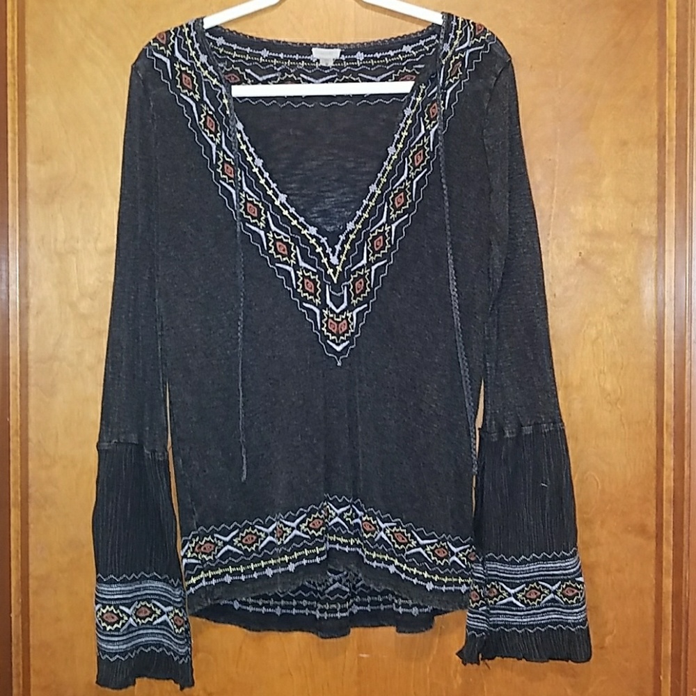 Ecote Long Bell Sleeve Embroidered Tunic Top